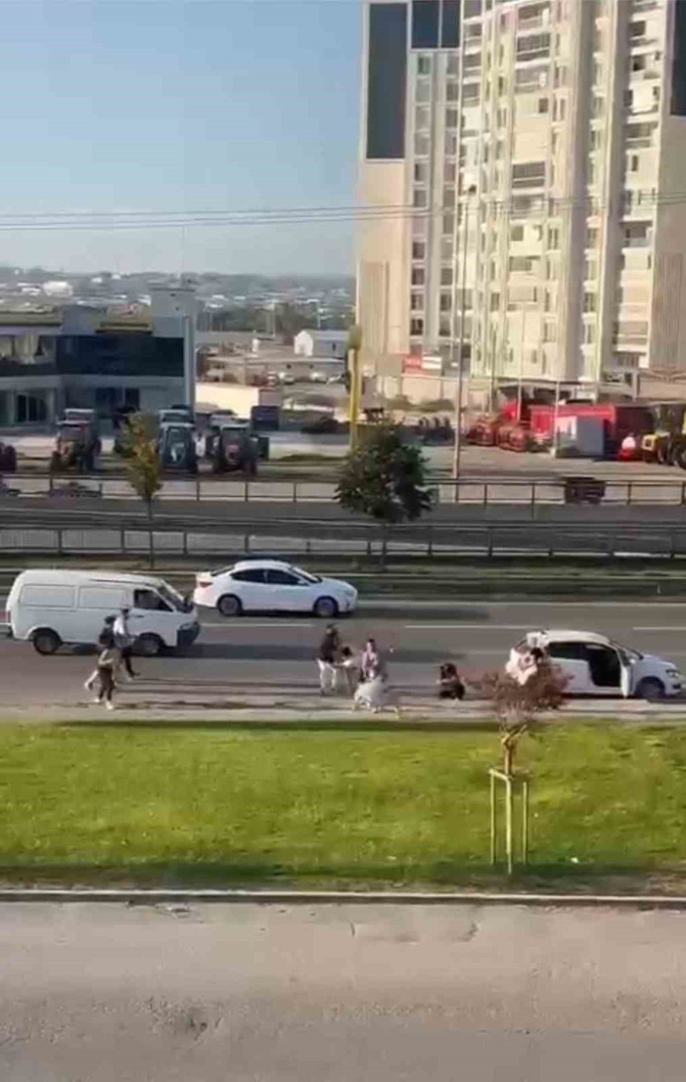 Bursa’da Yol Ortasında Yumruklar Konuştu