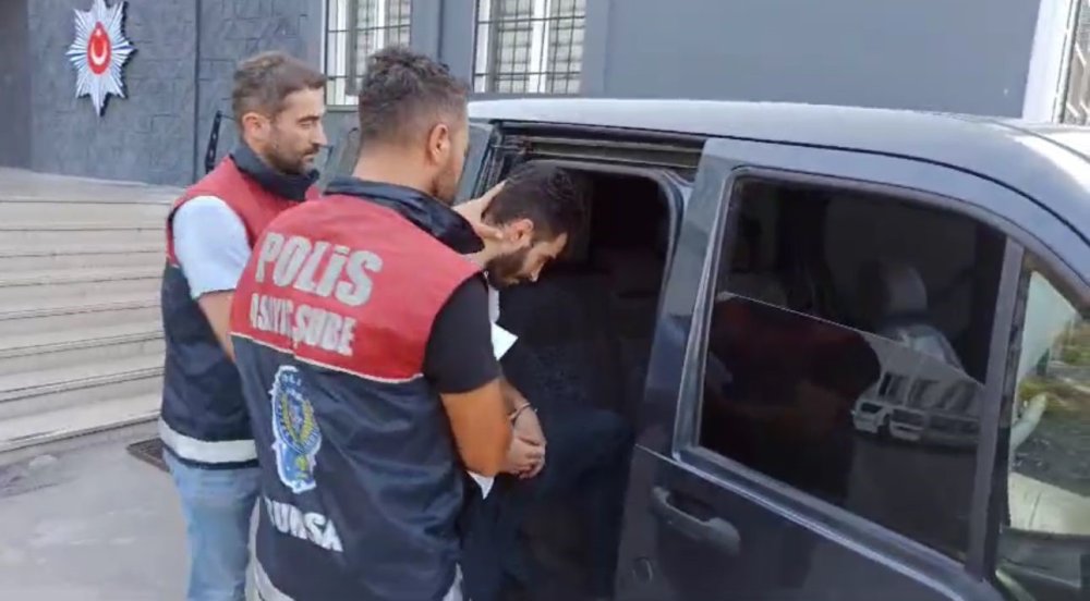 24 Yıl Hapisle Aranıyordu...yakalanmamak İçin Bulduğu Taktik Polisi Bile Şaşırttı