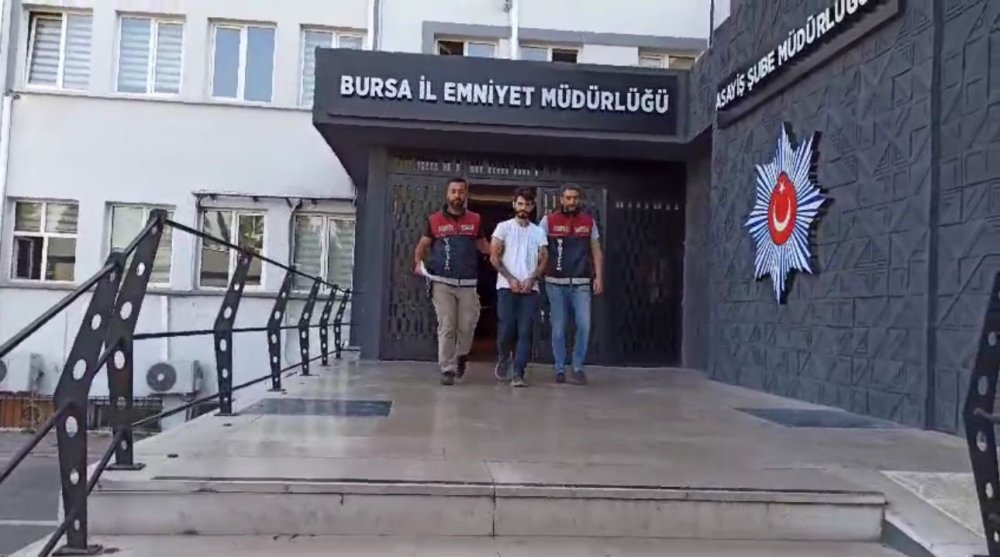 24 Yıl Hapisle Aranıyordu...yakalanmamak İçin Bulduğu Taktik Polisi Bile Şaşırttı