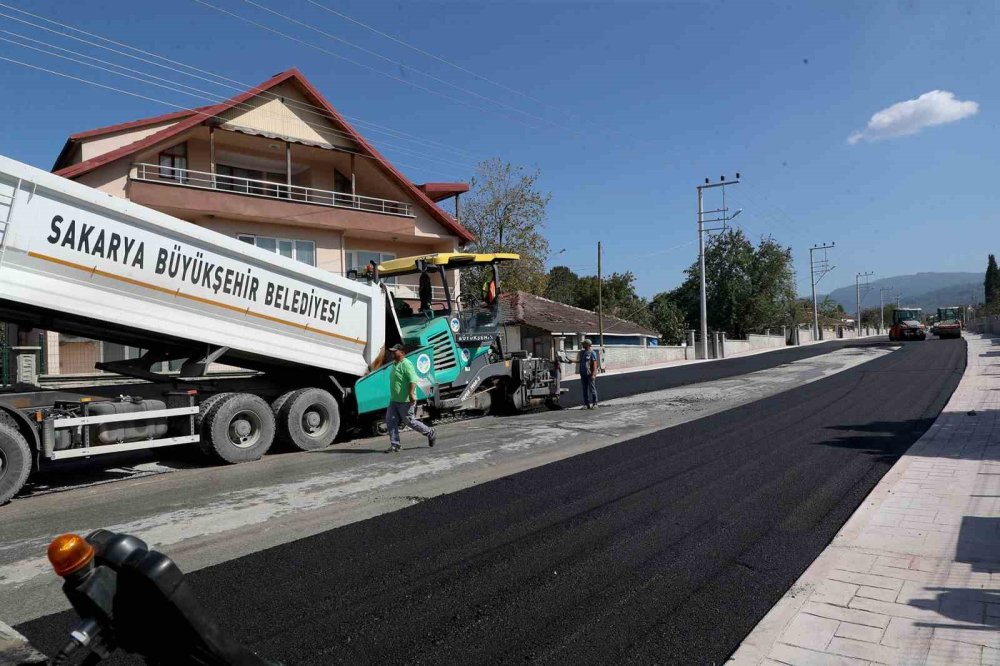 750 Metrelik Yol 5 Bin Ton Asfaltla Yenilendi