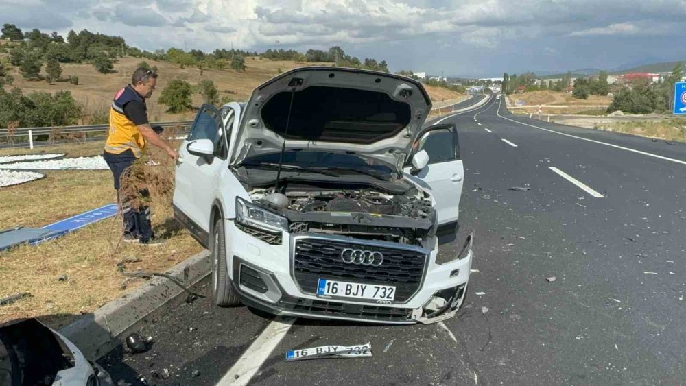 İki Otomobil Çarpıştı: 5 Yaralı