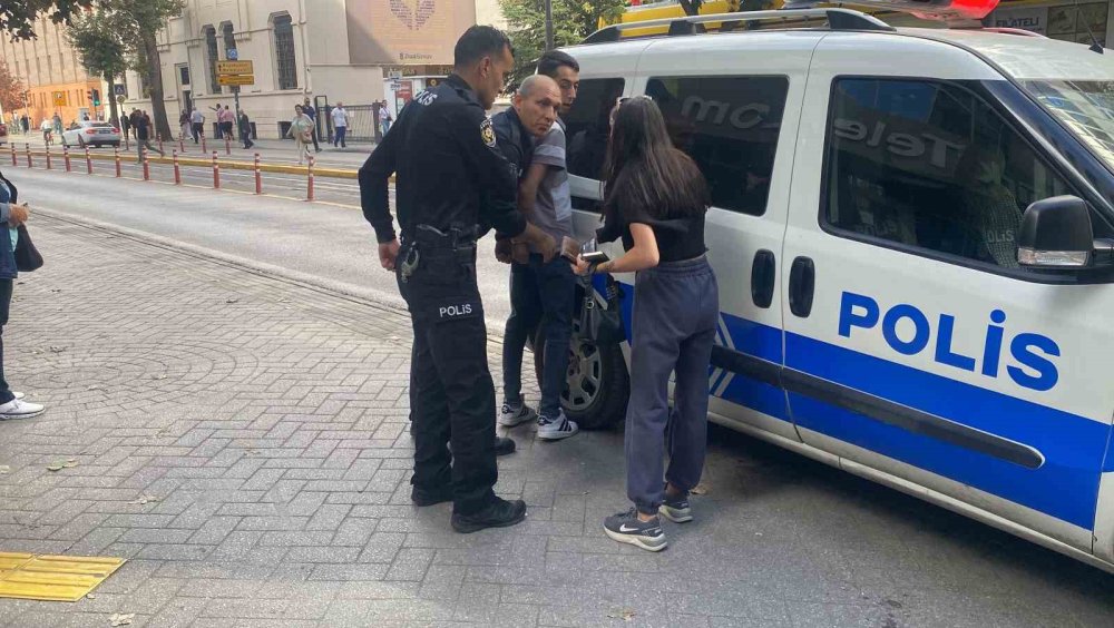 Eşi Gözaltına Alınan Kadın Çılgına Döndü