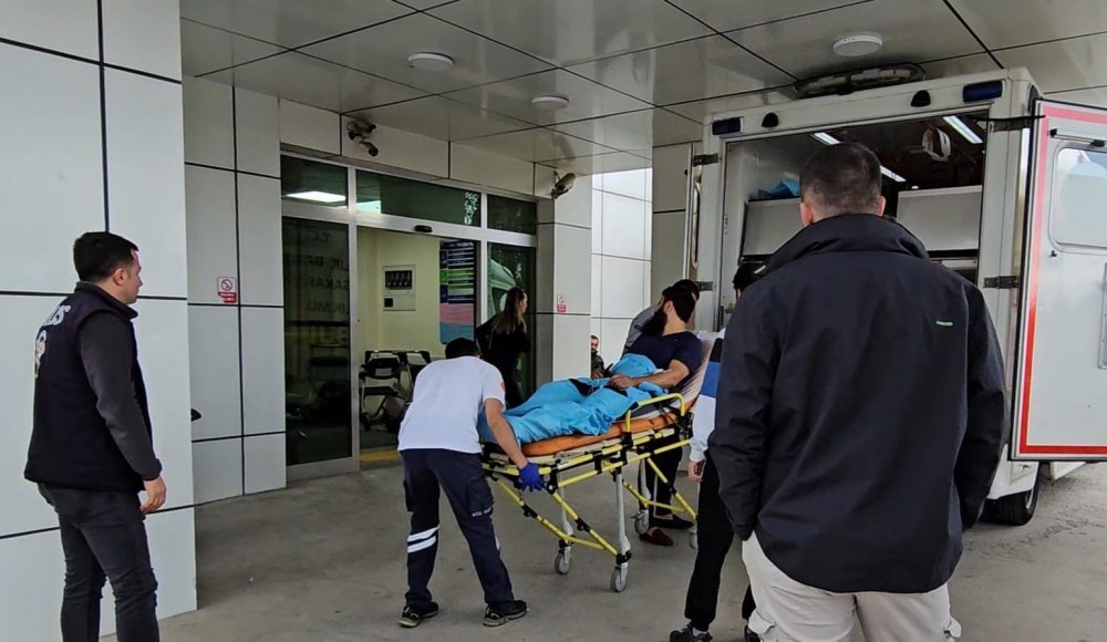 Kavgayı Ayırmak İsterken Kendisine Saldıran 4 Kişiyi Yaralayan Şahıs Tutuklandı