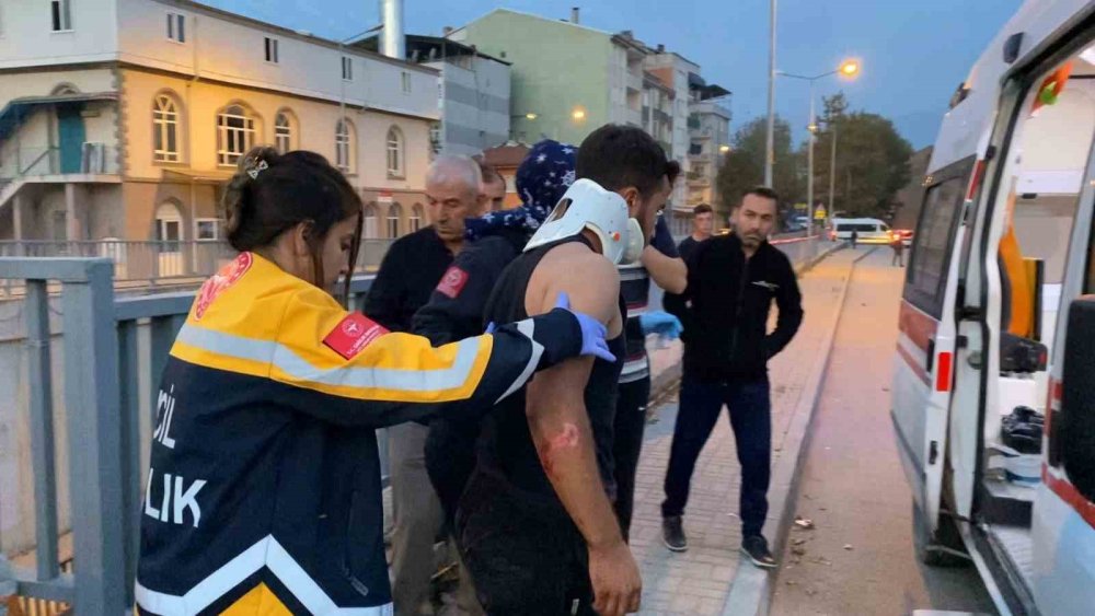 Kontrolden Çıkan Tır Altyola Uçtu : 1 Yaralı
