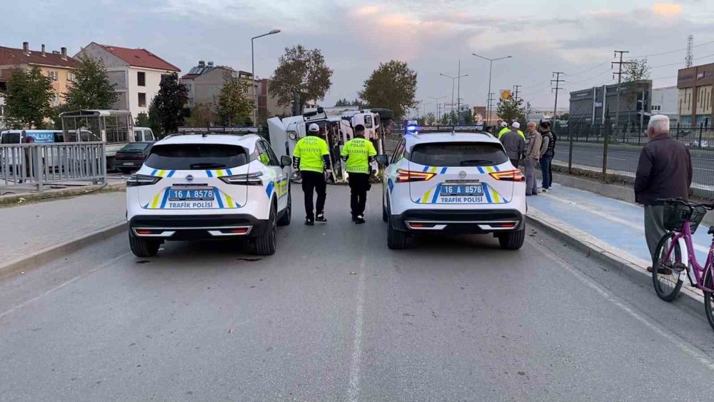 Kontrolden Çıkan Tır Altyola Uçtu : 1 Yaralı