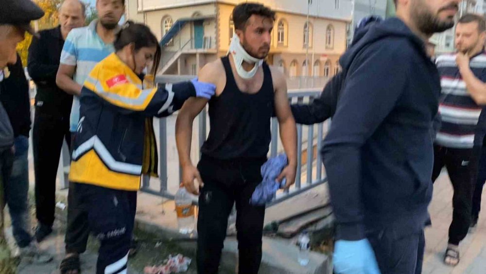 Kontrolden Çıkan Tır Altyola Uçtu : 1 Yaralı