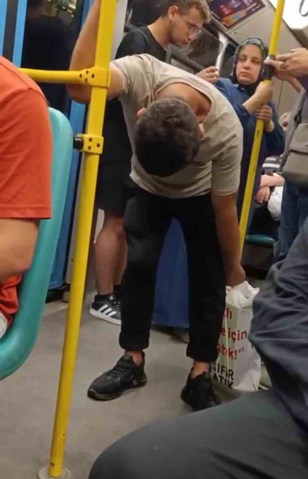 Madde Etkisindeki Kişi Toplu Ulaşımda Korku Saçtı