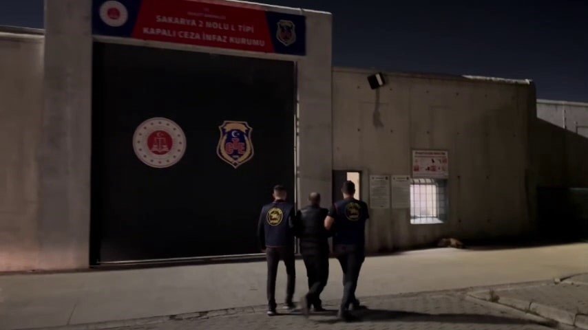 Peruk Ve Takma İsimle Kaçan Katil Zanlısı Yakalandı