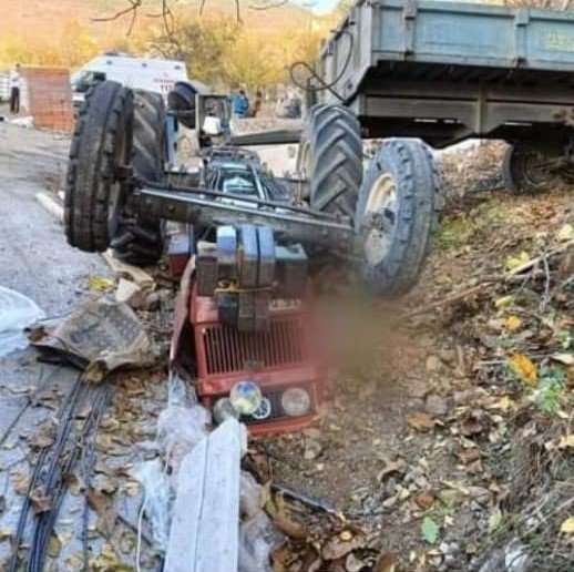 Traktörün Altında Kalan Genç Hayatını Kaybetti