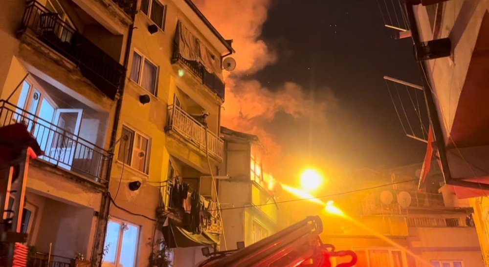 Yangından Kaçarken Evcil Hayvanını Can Havliyle Kurtardı