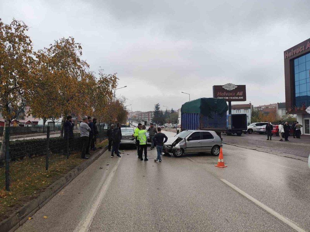 Zincirleme Kazada 1’i Bebek 3 Kişi Yaralandı