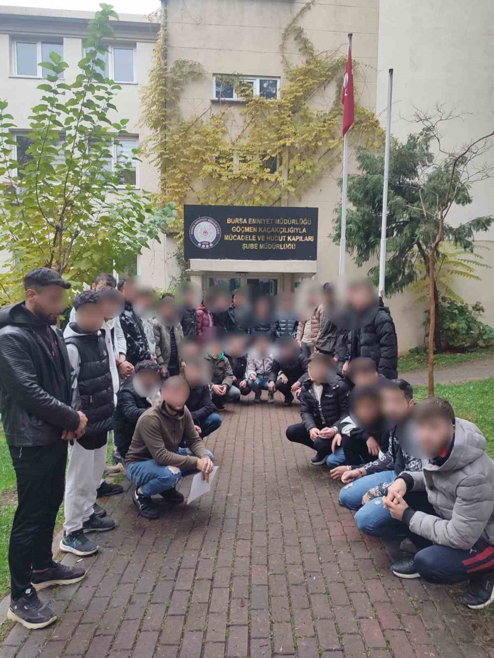 Bursa’da 34 Kaçak Göçmen Yakalandı, 1 Şüpheli Tutuklandı