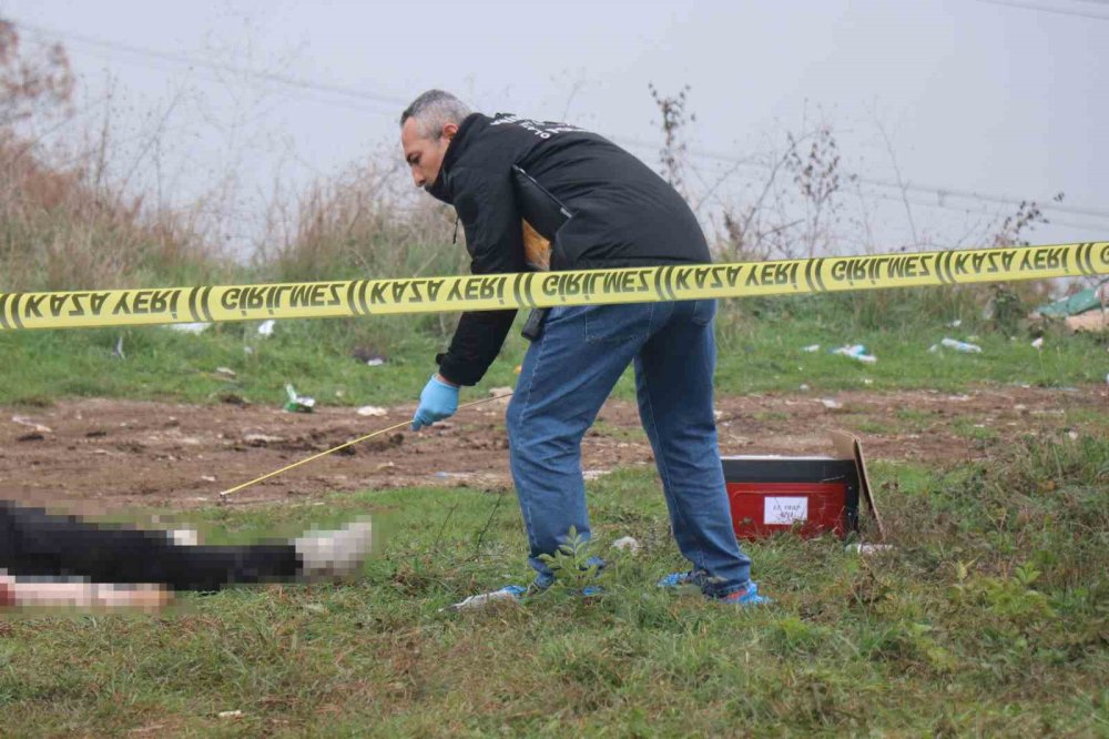 Boş Arazide Başından Vurulmuş Erkek Cesedi Bulundu