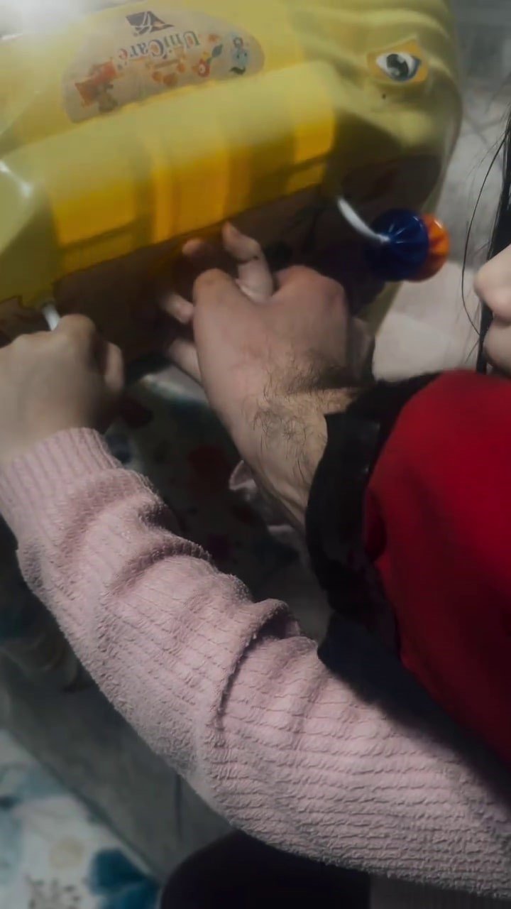 Bebek Yürütecine Parmağı Sıkışan Miniğin Yardımına İtfaiye Koştu