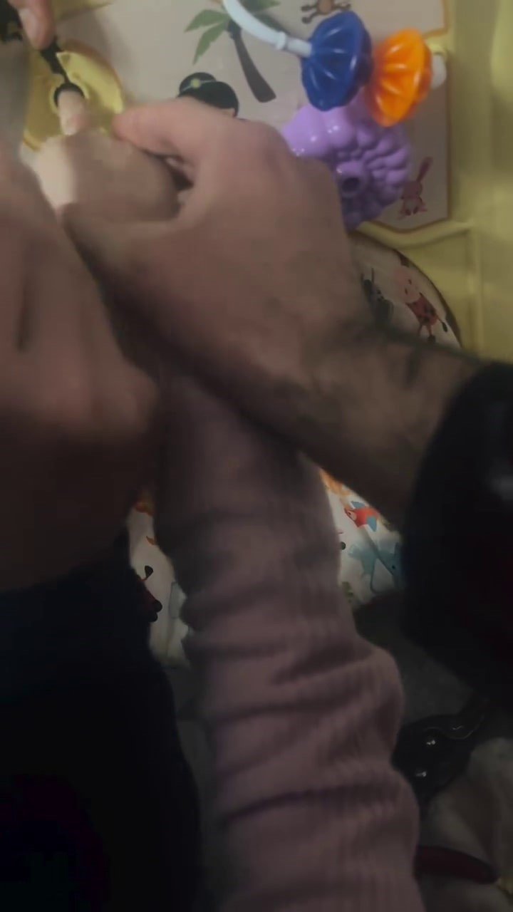 Bebek Yürütecine Parmağı Sıkışan Miniğin Yardımına İtfaiye Koştu