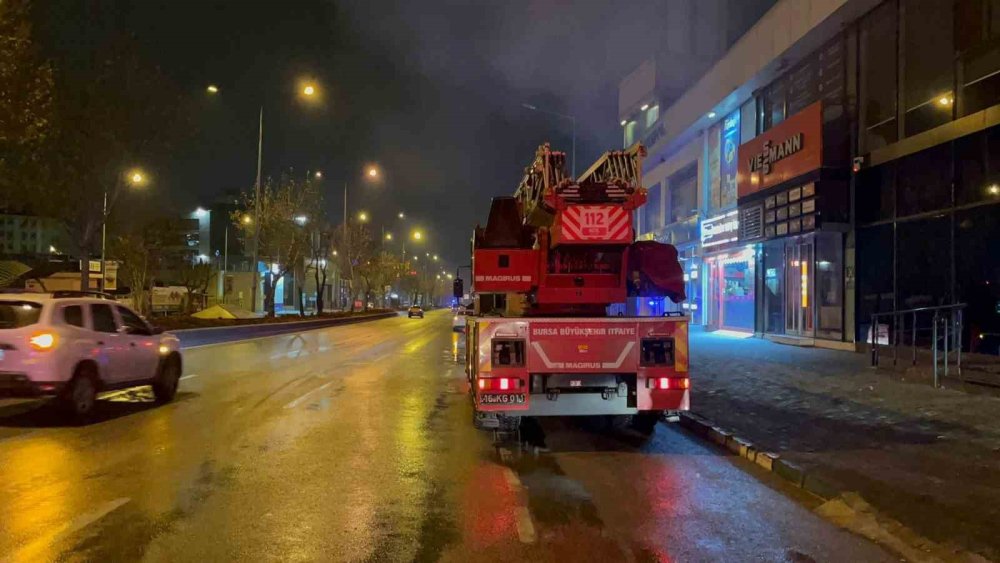 İş Hanının Çatısı Alev Alev Yandı