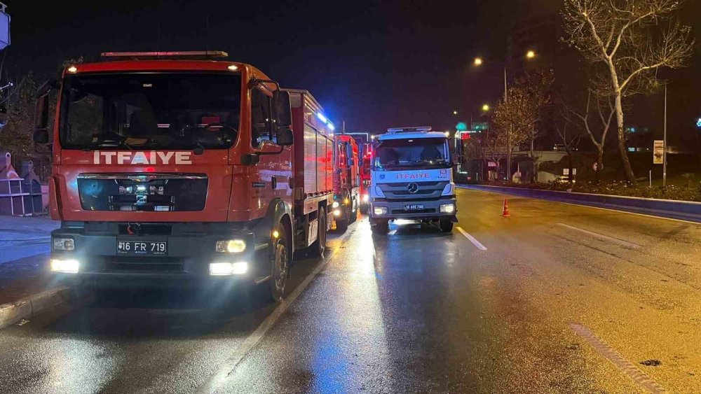 İş Hanının Çatısı Alev Alev Yandı