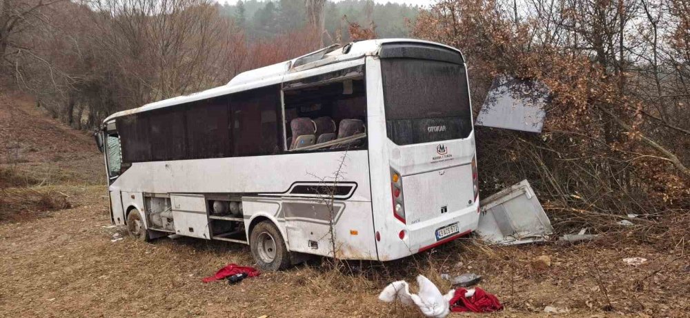 İşçi Servisi Devrildi: 1 Ölü, 8 Yaralı