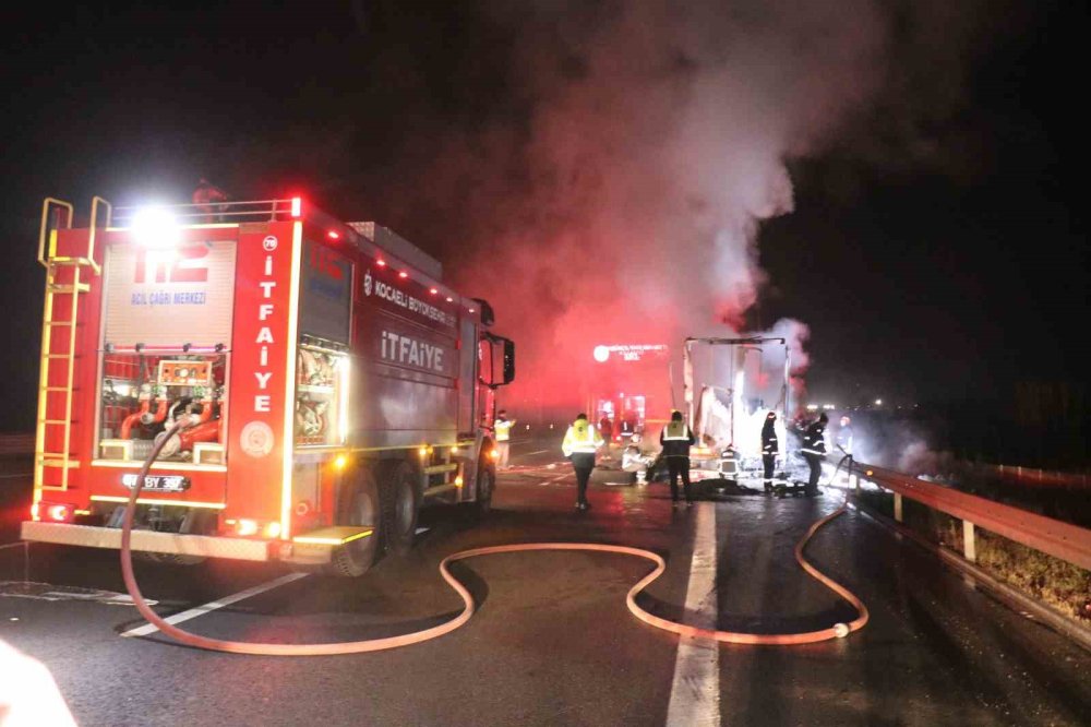 Lastik Yüklü Dorse Alev Topuna Döndü