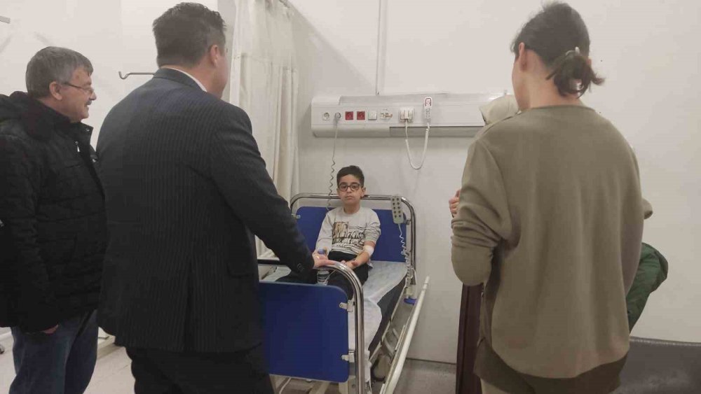 17 Kişi Gıda Zehirlenmesi Şüphesiyle Hastanelik Oldu