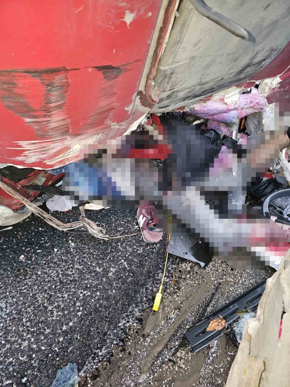 Asit Taşıyan Tır Devrildi : 1 Ölü