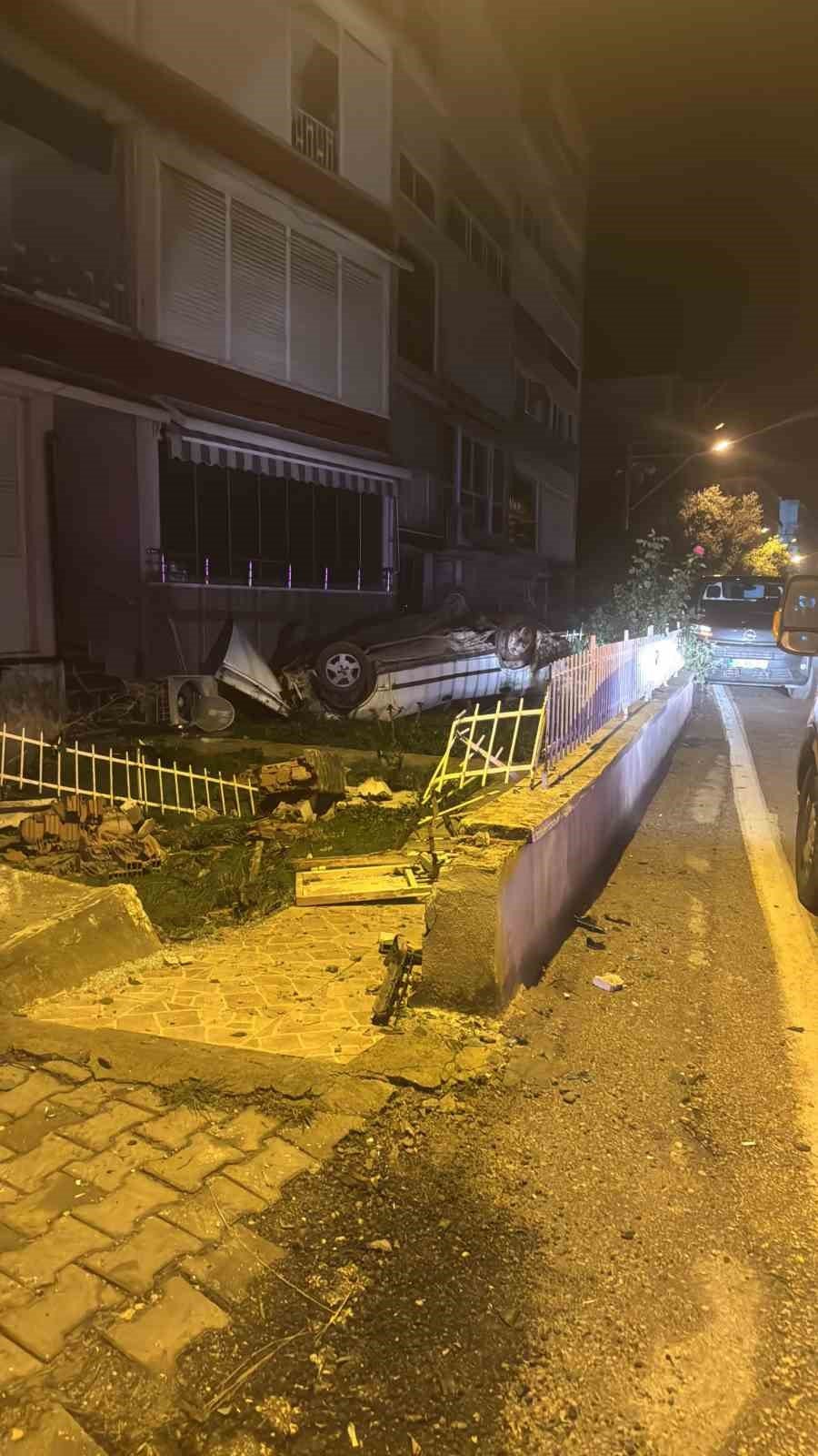 Kontrolden Çıkan Otomobil Sitenin Duvarı Aşıp Takla Attı : 1 Yaralı