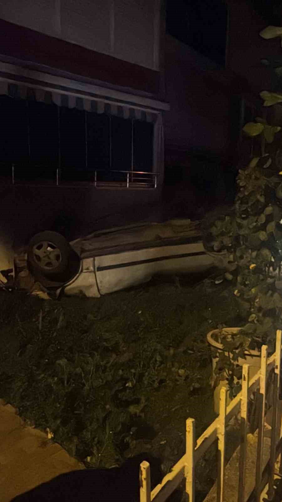 Kontrolden Çıkan Otomobil Sitenin Duvarı Aşıp Takla Attı : 1 Yaralı