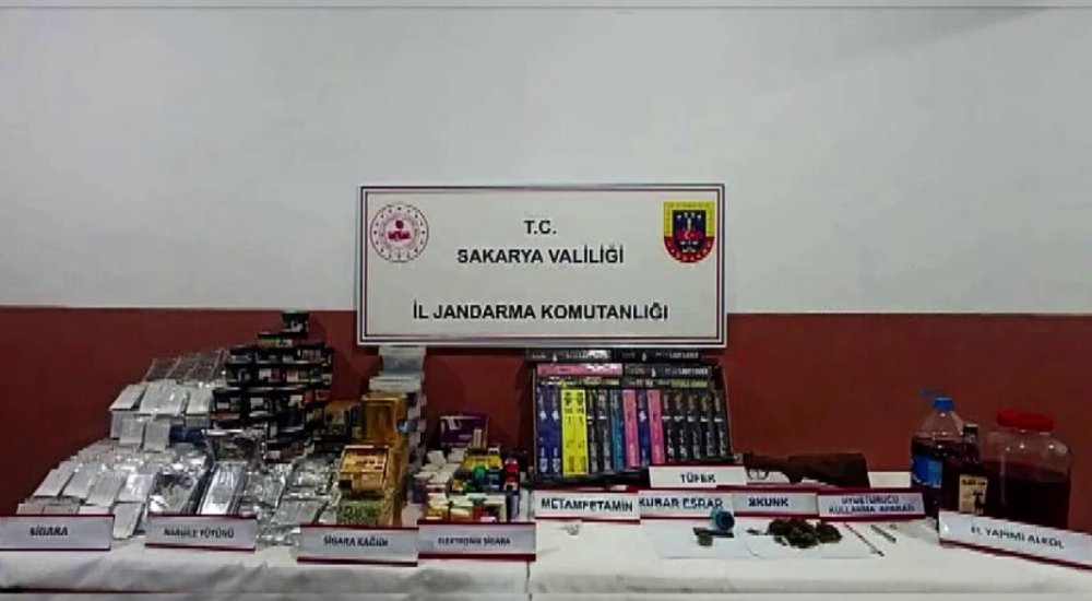Marketteki Raftan Yiyecek Yerine Kaçak Alkol Çıktı