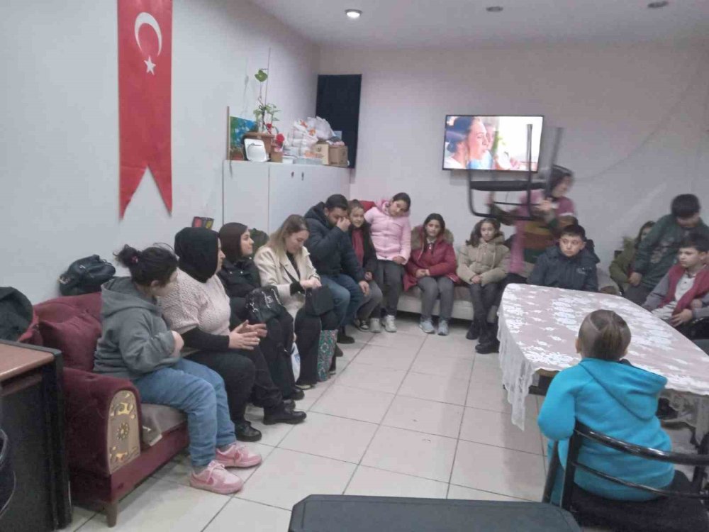 Ortaokul Öğrencileri Engelliler İçin 6 Çuval Plastik Kapak Topladı
