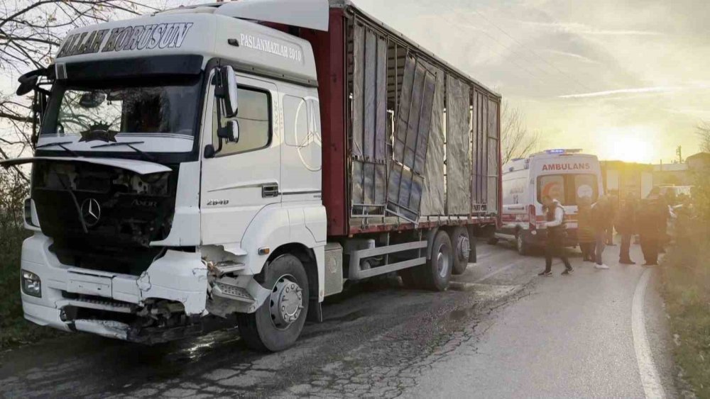 Feci Kaza: Otomobil Hurdaya Döndü, Anne Ve Oğlu Hayatını Kaybetti