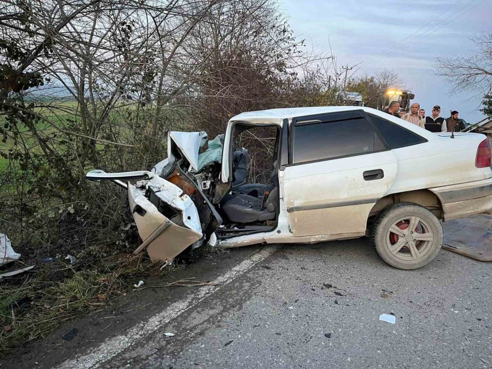 Feci Kaza: Otomobil Hurdaya Döndü, Anne Ve Oğlu Hayatını Kaybetti