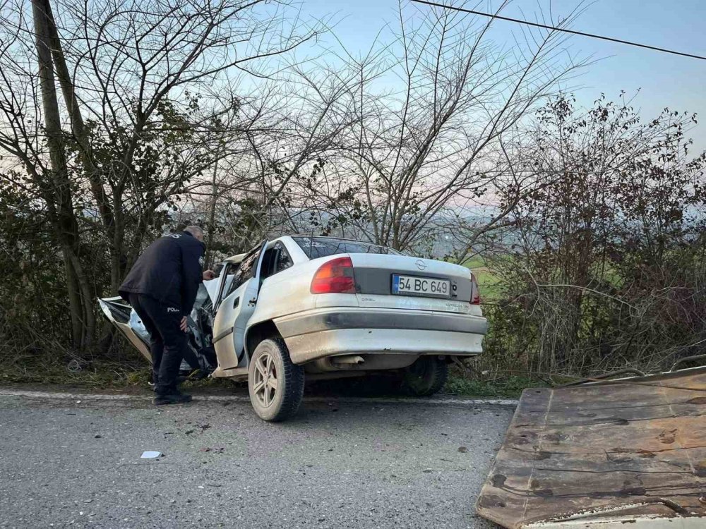 Feci Kaza: Otomobil Hurdaya Döndü, Anne Ve Oğlu Hayatını Kaybetti