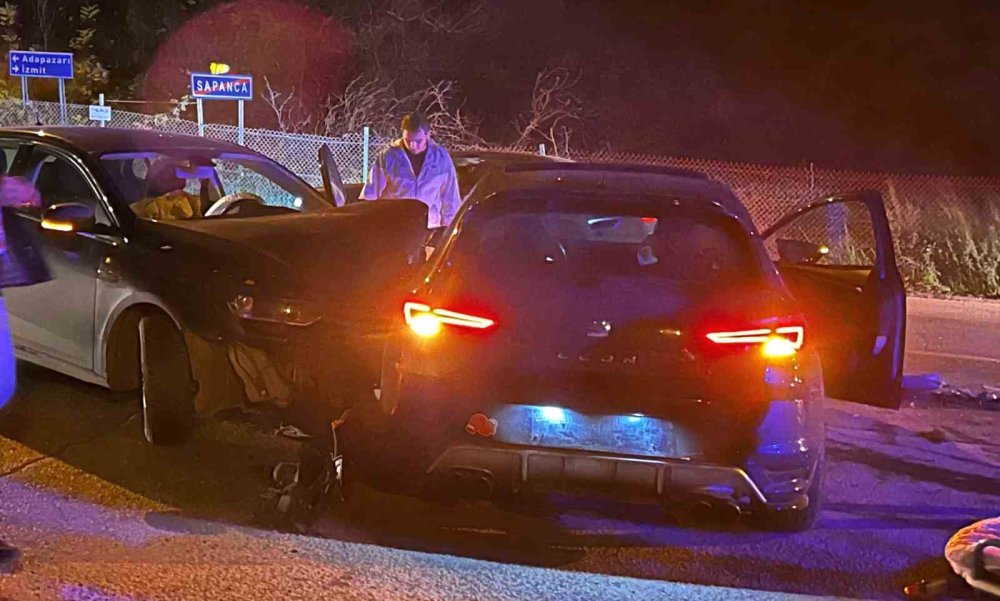 İki Otomobil Çarpıştı: 3 Yaralı
