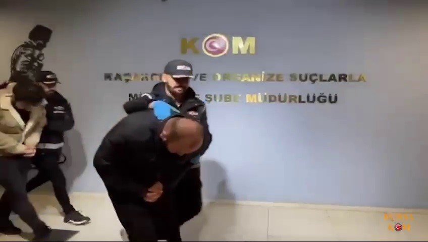 “Kredi Çekeceğiz” Vaadiyle 20 Milyon Dolandırdılar... 14 Kişi Tutuklandı