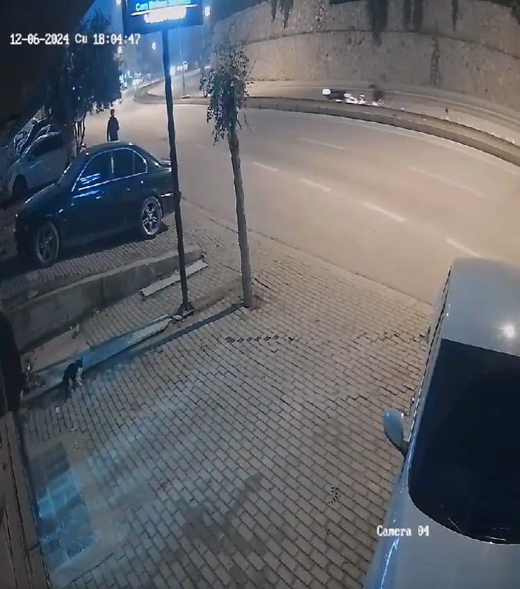 Motosikleti 30 Metre Sürüklendi, Ayağa Kalkıp Yoluna Devam Etti
