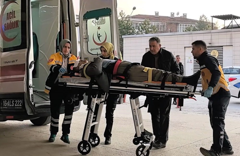 Otomobilin Çarptığı Yaşlı Adam Ağır Yaralandı