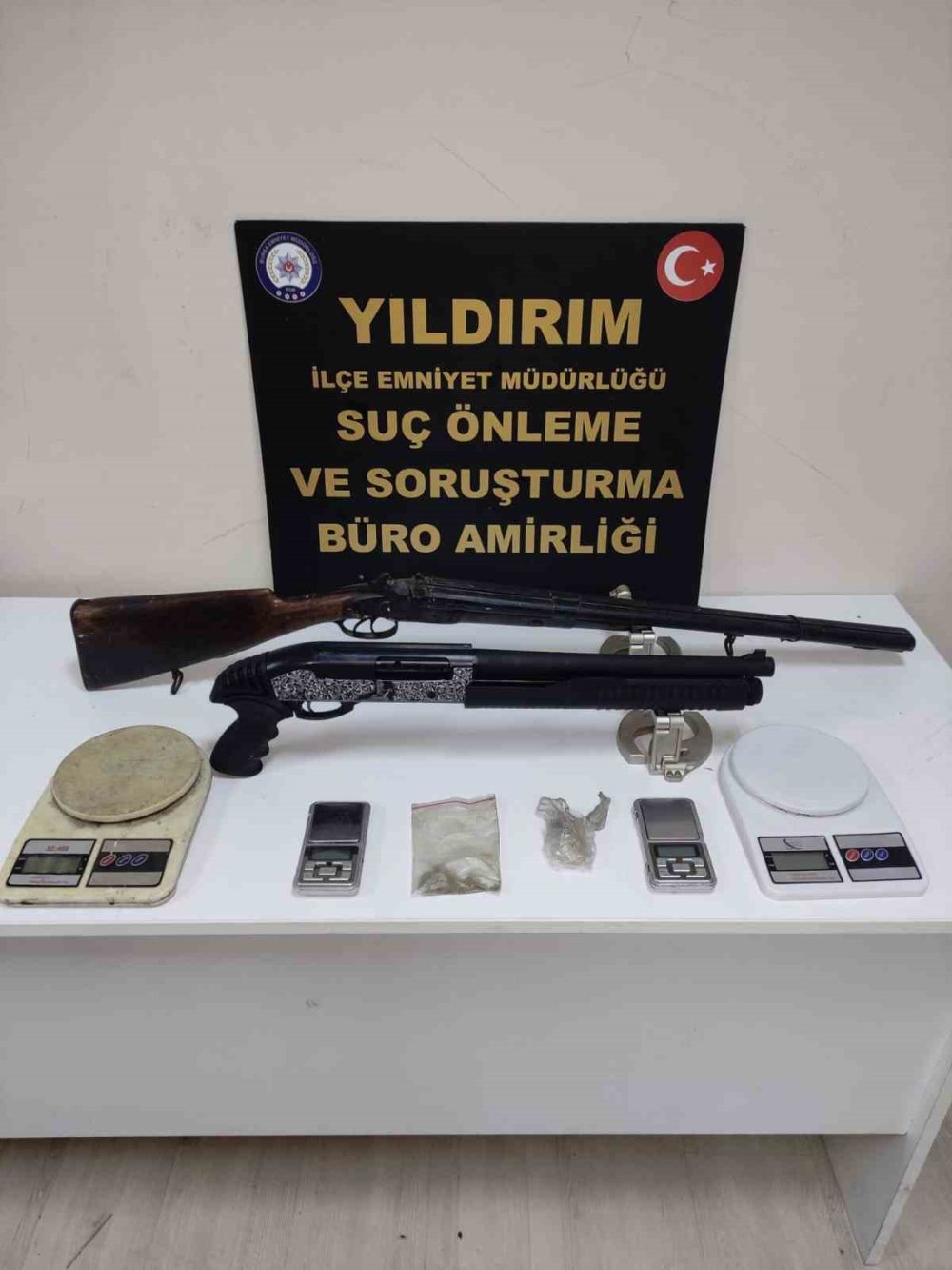 Cezaevi Firarisi Arkadaşlarıyla 3 Polisi Yaraladı