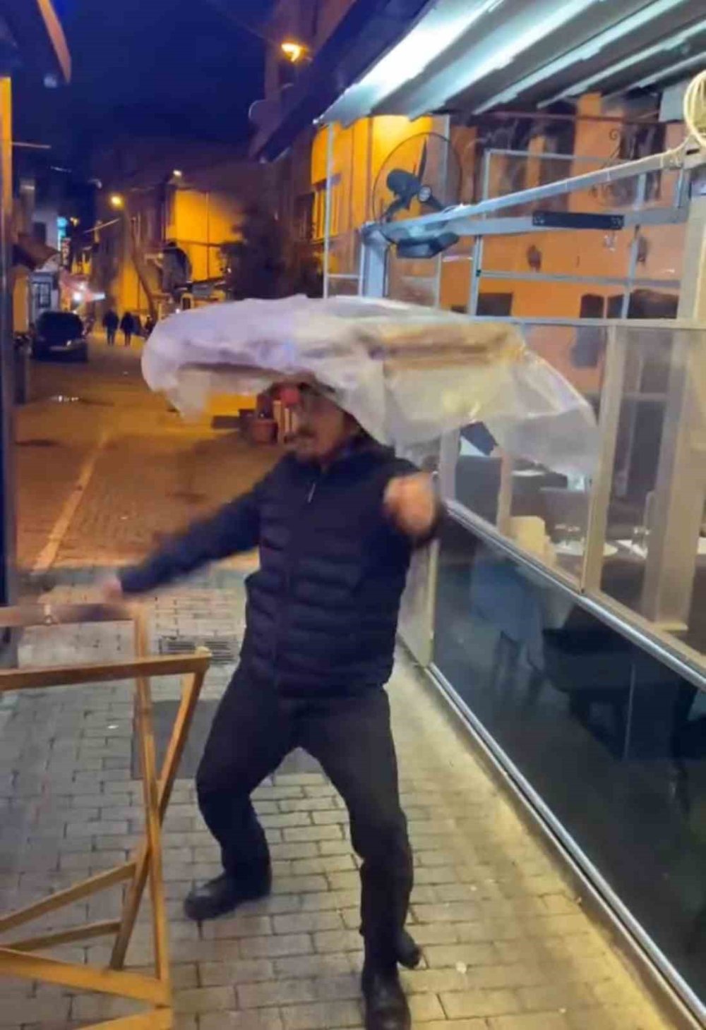 Dans Ederek Simit Sattı
