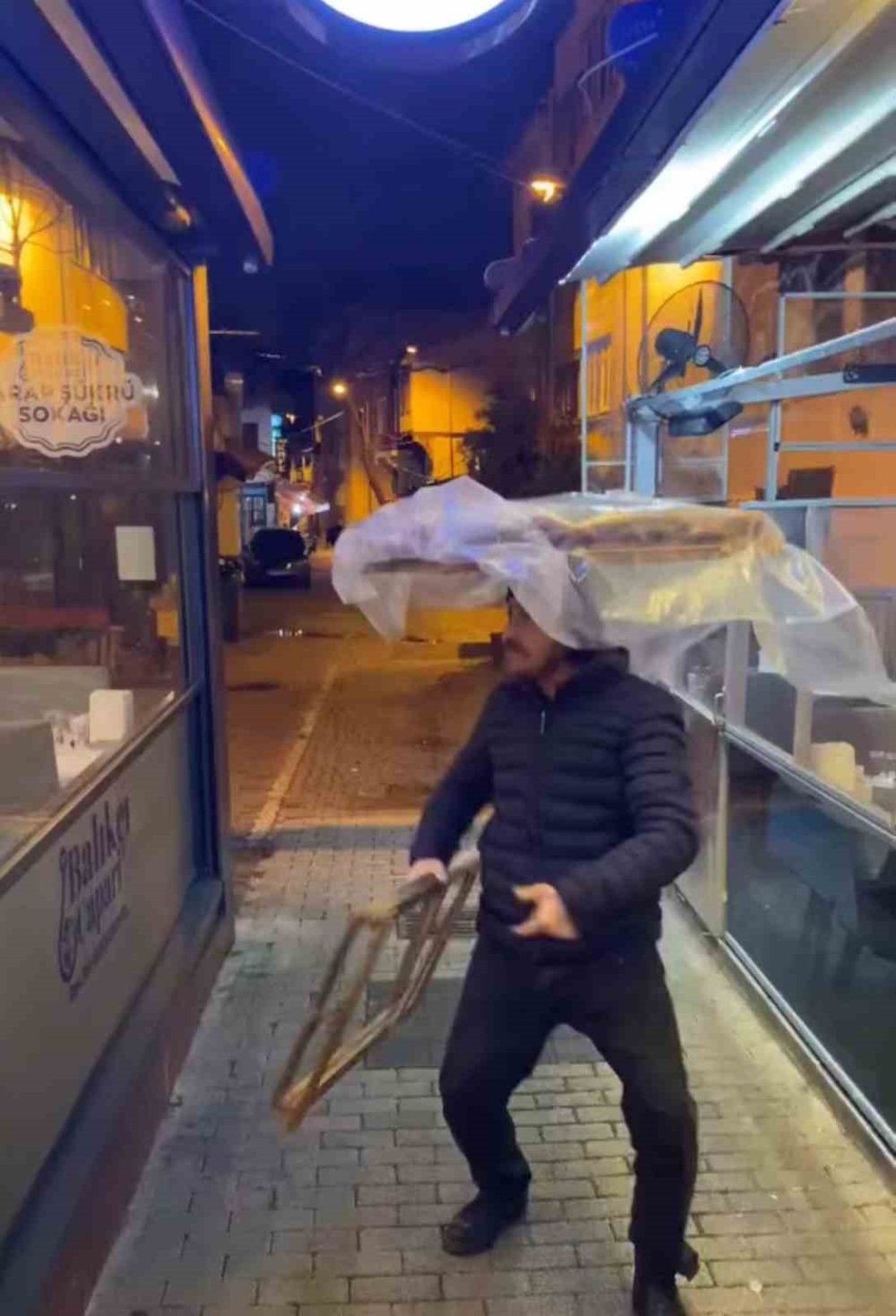 Dans Ederek Simit Sattı