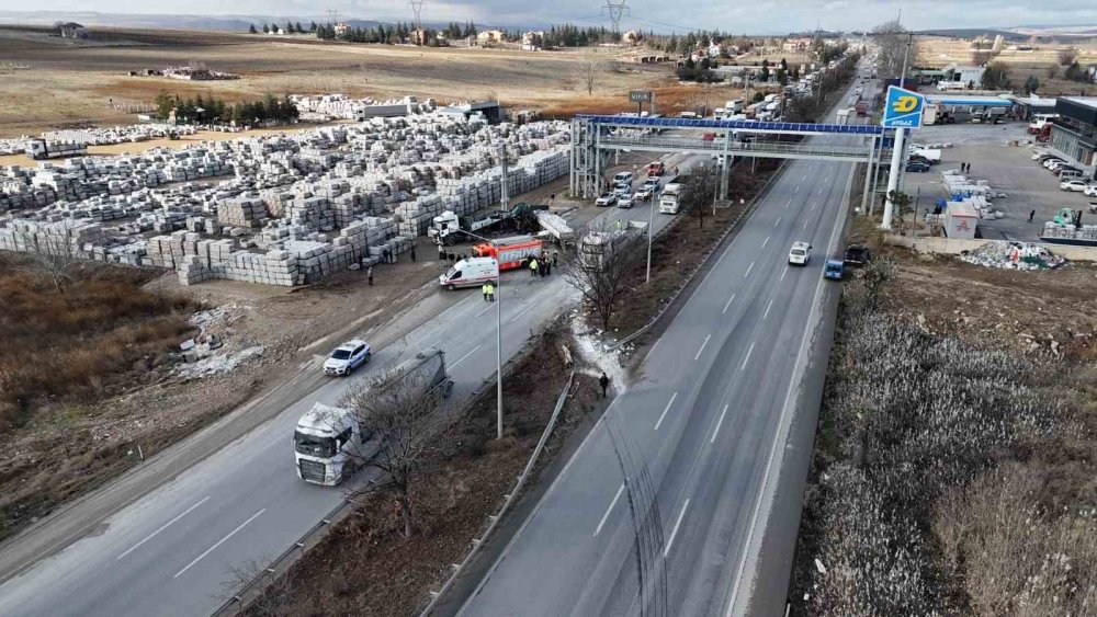 Tır Kazasında Hayatını Kaybeden Sürücünün Yakını  Gözyaşlarına Boğuldu