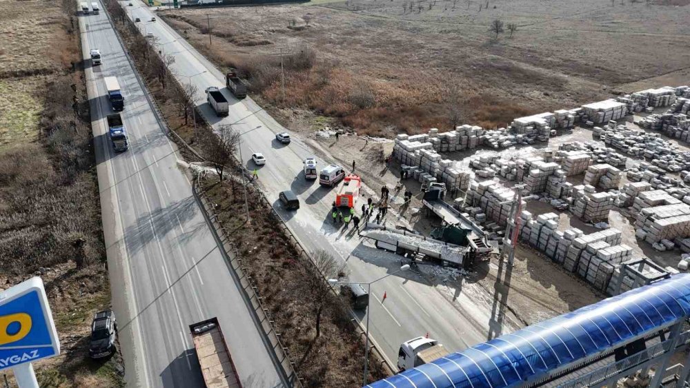 Tır Kazasında Hayatını Kaybeden Sürücünün Yakını  Gözyaşlarına Boğuldu