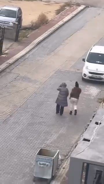 4 Evi Soyan Kadınlara Ev Hapsi