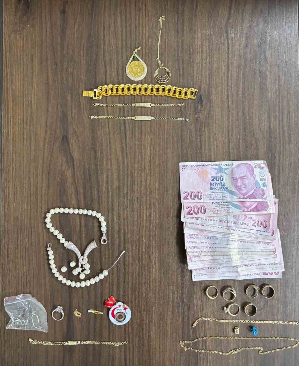 4 Evi Soyan Kadınlara Ev Hapsi
