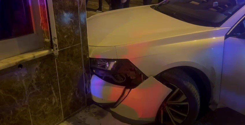 Dur İhtarına Uymayan Sürücü Kaza Yapınca Yaya Olarak Kaçtı