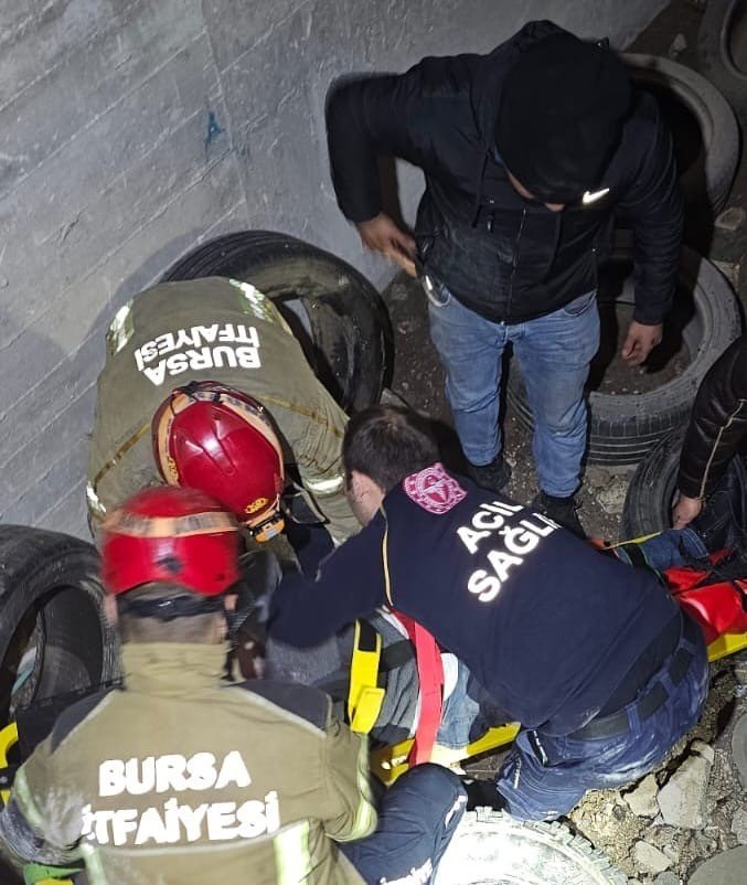 Asansör Boşluğuna Düşen İş Yeri Sahibi Ağır Yaralandı