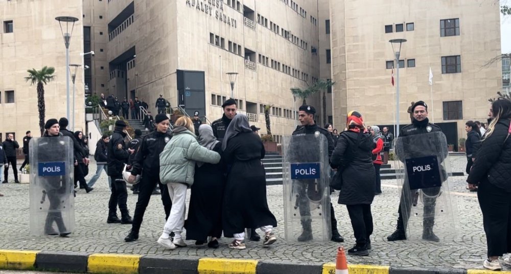 Duruşmada Öldürülen Baba-oğul Yan Yana Toprağa Verildi