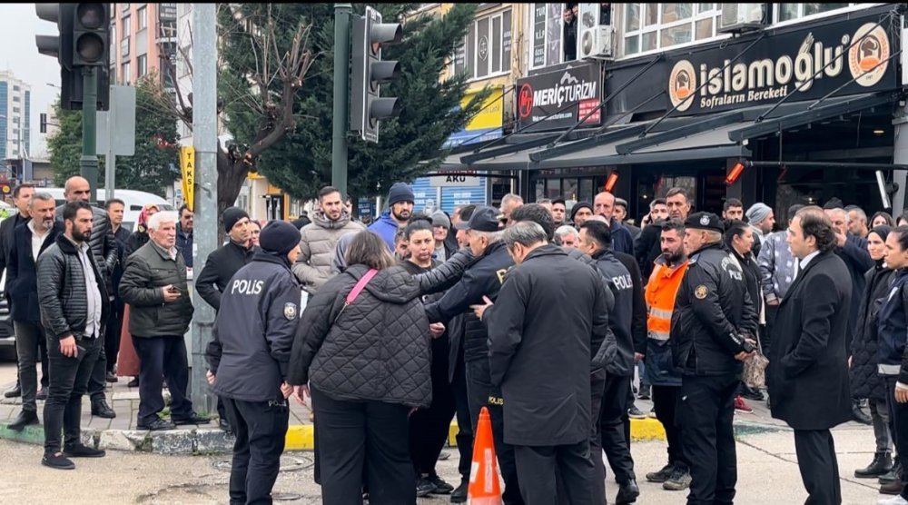 Duruşmada Öldürülen Baba-oğul Yan Yana Toprağa Verildi