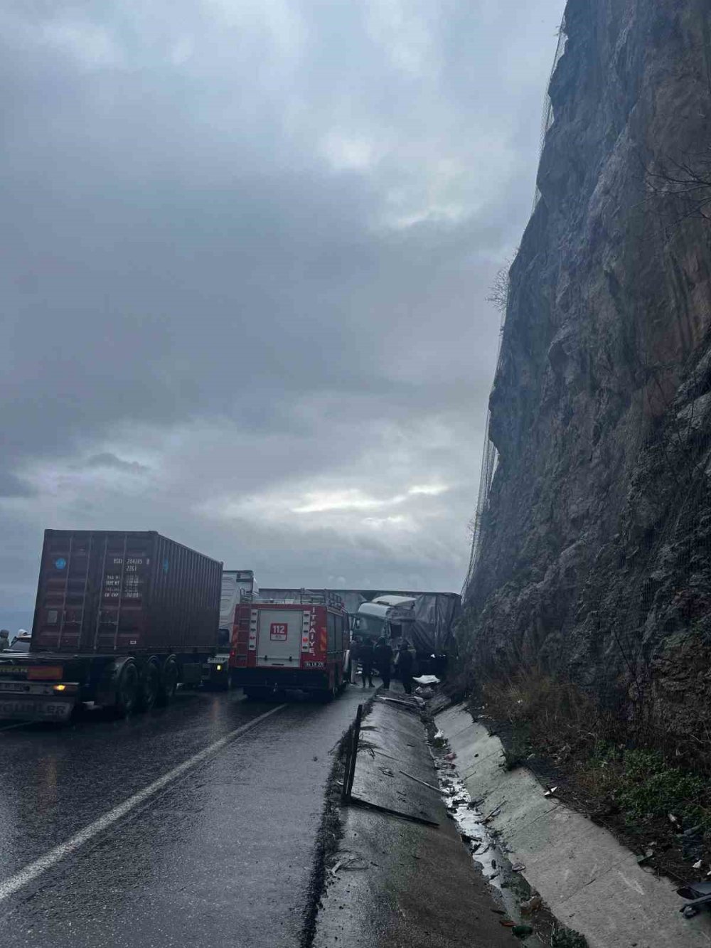 Makaslayan Tır Ulaşımı Aksattı
