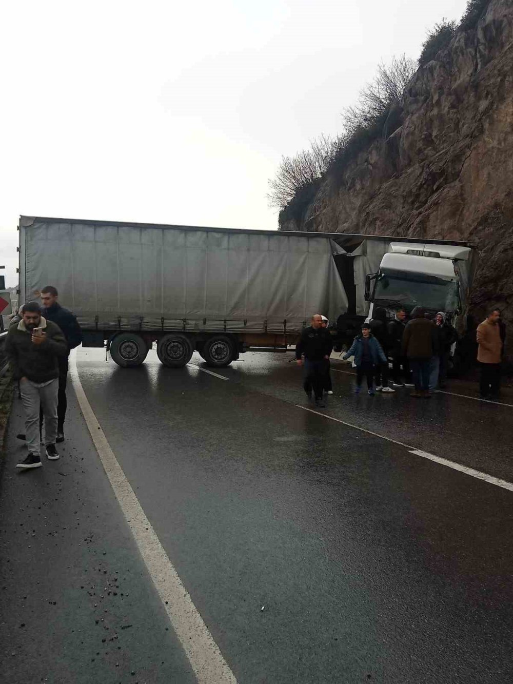 Makaslayan Tır Ulaşımı Aksattı