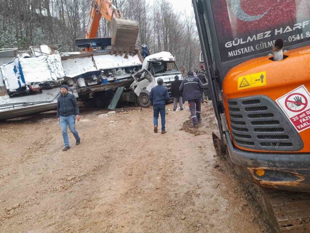 Taş Kırma Makinesi devrilmesi sonucu ağır yaralanan vatandaş hastanede hayatını kaybetti